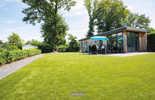 Cromvoirt Chalet De Ski | ✓ Module at Résidence de Leuvert ✓ Holiday home for 5 persons ✓ Located near Den Bosch (Noord-Brabant) ✓ Near De IJzeren Man ✓ Book directly through the park