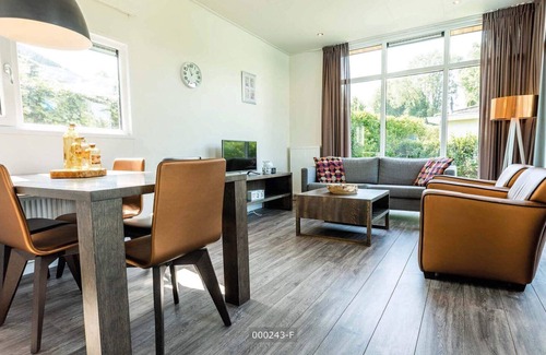 Cromvoirt Chalet De Ski | ✓ Module at Résidence de Leuvert ✓ Holiday home for 5 persons ✓ Located near Den Bosch (Noord-Brabant) ✓ Near De IJzeren Man ✓ Book directly through the park