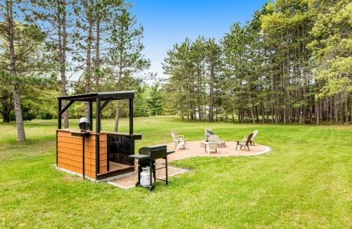 Mather Maison | Moe's Vineyard