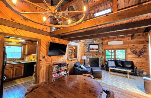 Nisbet Maison | Mohawk Mountain Lodge