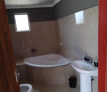 Acornhoek Cabine | Moholoholo Lodge