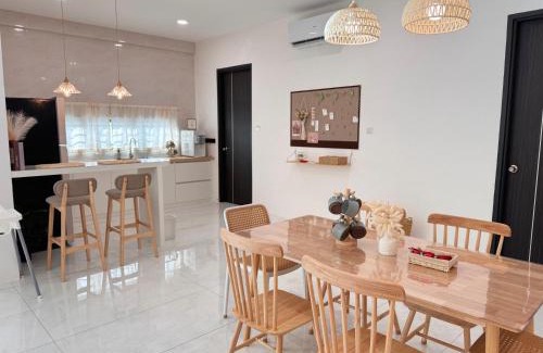 Miri Maison | MokuMoku Miri Homestay FOC Netflix & Ytb 18pax