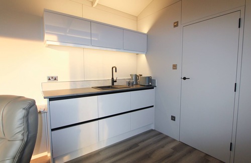 Marsham Cabine | Molly, nestled in a peaceful farm in Marsham, North Norfolk