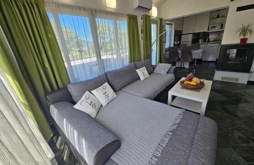 Brzac Station Balnéaire | Molnar Resort Villa Mimoza & Apartment Nea