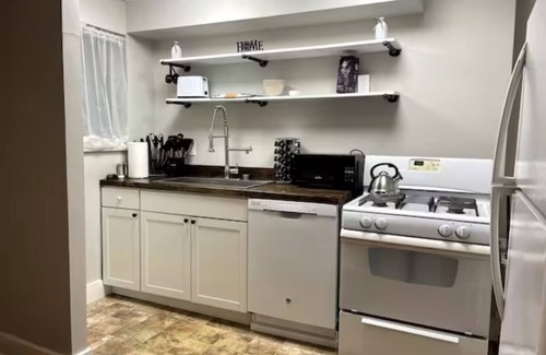 Bloomfield Maison | Momma Mary's Place @ Lawrenceville