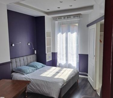 Ep 21 - Saint-Paul Maison | Mon appARTement - chambre avec salle de bains et wc dans un appartement atypique