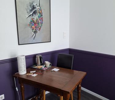 Ep 21 - Saint-Paul Maison | Mon appARTement - chambre avec salle de bains et wc dans un appartement atypique
