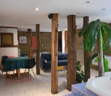 Saint-Leonard-de-Noblat Appartement | Mon Jacuzzi privé sur les pas de Compostelle