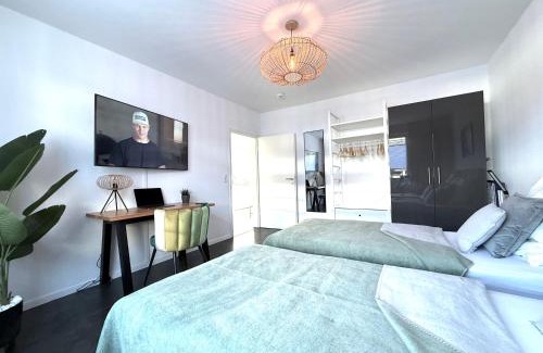 Western Ring Area Appartement | Mona Lisa, Komplette Wohnung, 24h Check-in, mit Parkplatz, Balkon, 2x Smart TV, Zentrum