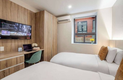 Gay Village Hôtel | Monaco Twin – Central MTL Stay | YG3