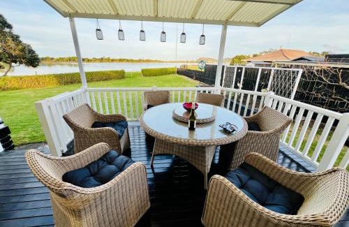 Athenree Maison | Monarch Cottage on the Estuary