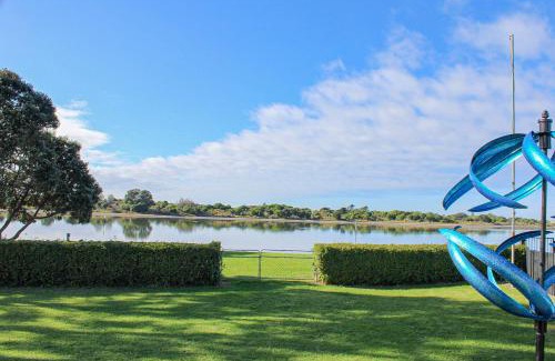 Athenree Maison | Monarch Cottage on the Estuary