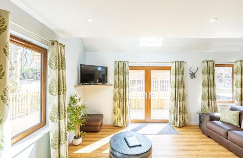 East Lewiston Maison | Monarch Lodge 14 with Hot Tub