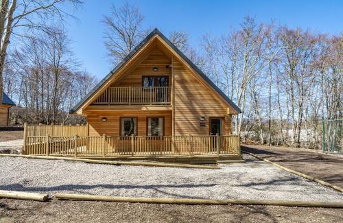 East Lewiston Maison | Monarch Lodge 14 with Hot Tub