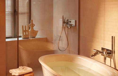 Chartrons Hôtel | Mondrian Bordeaux Les Carmes