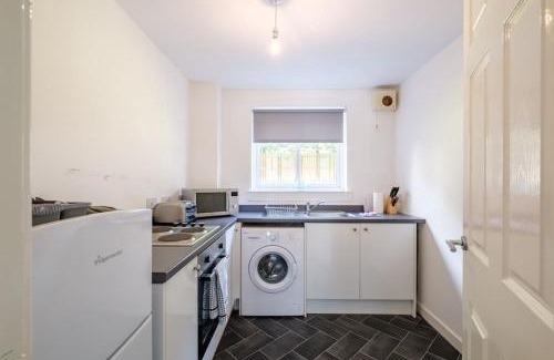 Coatbridge Appartement | Monicas Apartment Lovely ground floor 2 bedroom serviced apartment