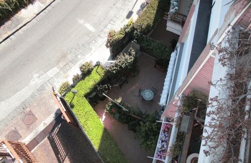 Naples Appartement | MONOCAMERA con TERRAZZOgiardino -STUDETTE -zona Panoramica POSILLIPO
