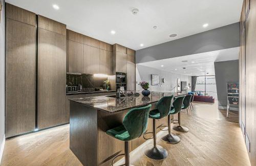 Moffat Maison | Monochrome Majesty - Soho - by Frankie Says