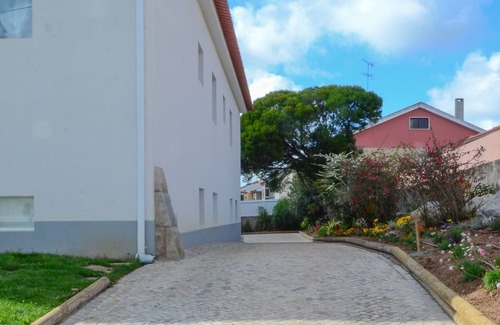 Algueirao - Mem Martins Lit Et Petit-Déjeuner | Suite Monserrate - Chambre + Salon (avec Canapé-Lit) + Salle de Bains Privative