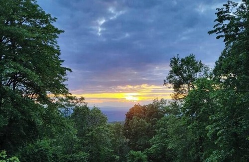 Linden Maison | Mont Bleu, A-Frame Cabin w/Hot Tub & Scenic Views