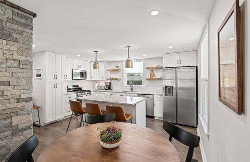 Belmont Maison | Mont G | 30 + Day Rental | Walk Downtown