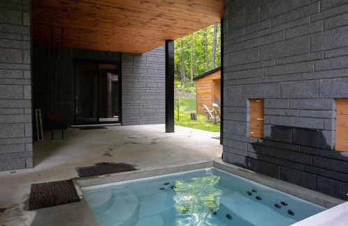 Potton Chalet De Ski | Mont Owl's Head - Sauna - Spa - Inground Pool