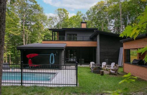 Potton Chalet De Ski | Mont Owl's Head - Sauna - Spa - Inground Pool