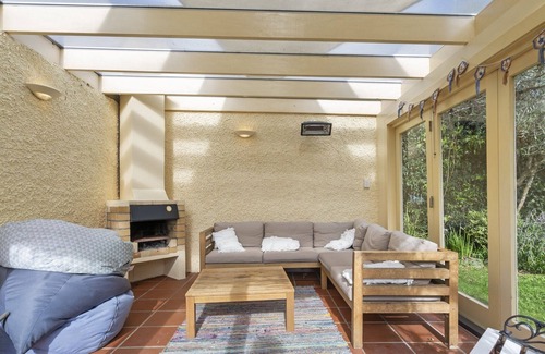 Lower Hutt Maison | Montague Manor - Wellington Holiday Home