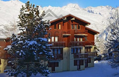 Montchavin Appartement | Montchavin: Studio cabine rénové équipé 3/4 pers, parking, proche pistes et commerces - FR-1-329-17