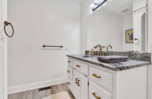 Monteagle Maison | Modern 4 Bedroom 2 Bathroom in Downtown Monteagle