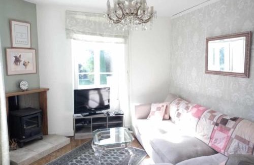 Montemboeuf Maison | Montemboeuf centre Town House free wifi