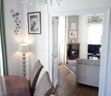 Montemboeuf Maison | Montemboeuf centre Town House free wifi