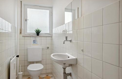 Kongen Appartement | Monteur und Worker Wohnungen in Köngen Kitchen,Wifi,Smart TV