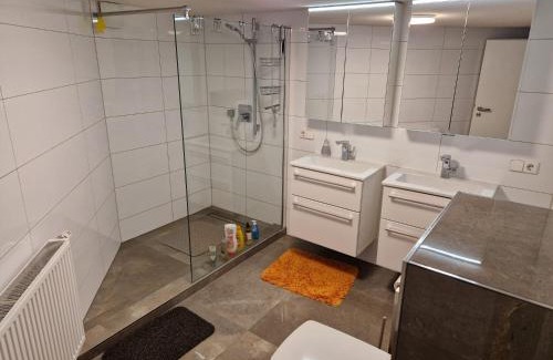 Muggensturm Maison | Monteurzimmer- Kellerwohnung mit GemeinschaftsBad und Küche BEI RASTATT