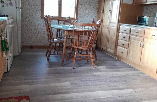 Francesville Maison | Montgomery Street Manor - Sleeps 6
