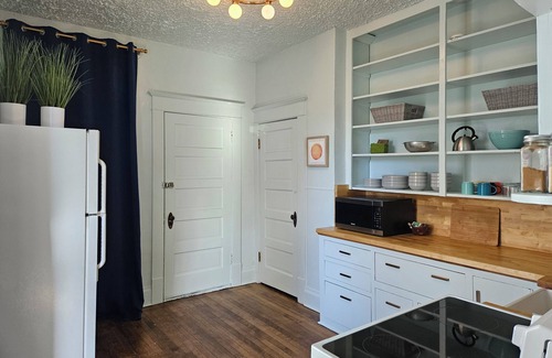 Lewistown Appartement | Monthly Rental! Easy In, Easy Out. Street Parking. Washer Dryer Onsite.