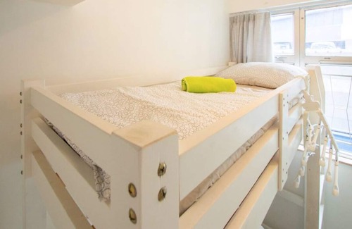 Wan Chai Appartement | Monthly Shared Dormitory Room for young traveller Short Visit to HK