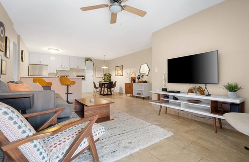 Sherwood Towne Copropriété | Monthly stays! Updated condo with Camelback views