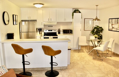 Sherwood Towne Copropriété | Monthly stays! Updated condo with Camelback views