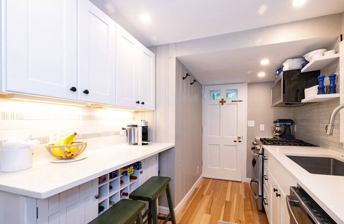 Hull Maison | Monthly Summer Rental - Newly Renovated Bungalow Steps to the Beach