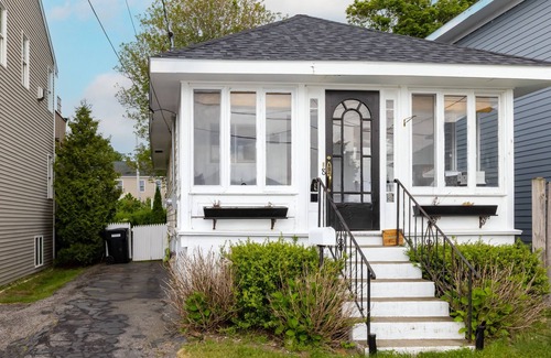 Hull Maison | Monthly Summer Rental - Newly Renovated Bungalow Steps to the Beach