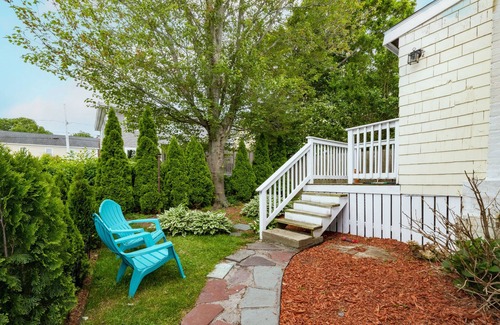 Hull Maison | Monthly Summer Rental - Newly Renovated Bungalow Steps to the Beach
