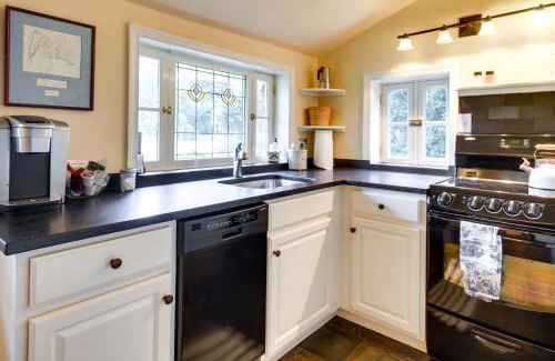 Afton Maison | Monticello Wine Trail Cottage - Close to Hiking!