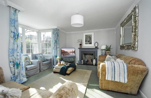 Henley-on-Thames Maison | Montpellier House, Centrally Located, Large Garden