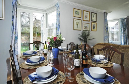 Henley-on-Thames Maison | Montpellier House, Centrally Located, Large Garden