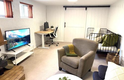 Laval Appartement | Montreal - Laval Haven - Entire Rental Unit