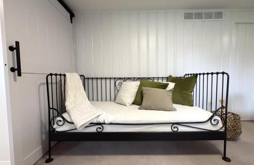 Laval Appartement | Montreal - Laval Haven - Entire Rental Unit