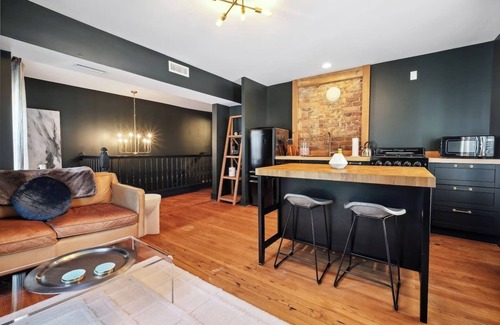 Belmont Maison | Montrose Manor- In the heart of Belmont!