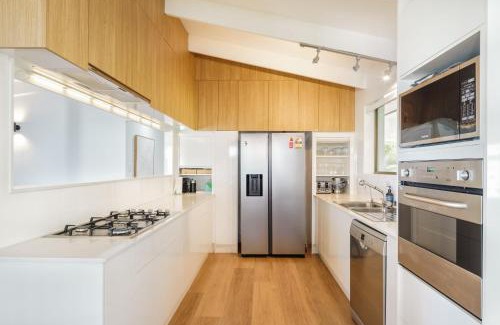 Montville Maison | Montville Retreat With Hinterland & Coastal Views
