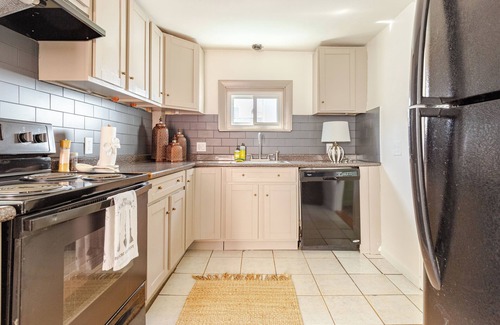 Salem Maison | Moody Salem Home Away From Home